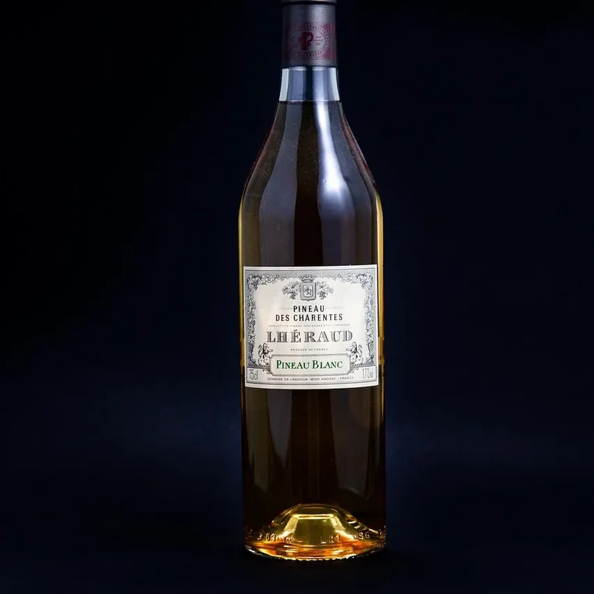 D110  Bloomsbury 17 oz. bottle $16.99 ( price includes a 1 color print) minimum 48 bottles